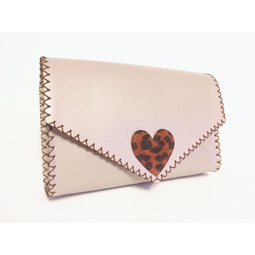 https://www.carmenittta.ro/uploads/products/2021W07/pearl-cream-box-leather-with-animalprint-suede-leather-heart-detail-bag-by-carmenittta-0097-gallery-3-500x500.jpg