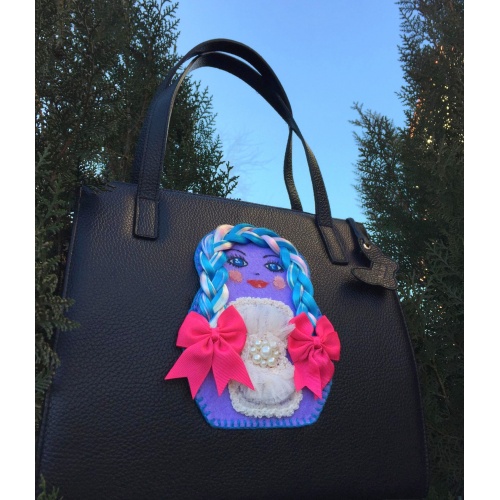 https://www.carmenittta.ro/uploads/products/2021W31/unique-handmade-matrioshka-long-hair-doll-on-natural-black-leather-bag-0139-gallery-1-500x500.jpg