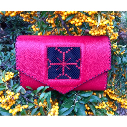 https://www.carmenittta.ro/uploads/products/2021W41/red-leather-hand-embroidered-traditional-symbol-red-cross-bag-0144-gallery-1-500x500.jpg