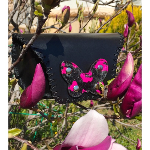 https://www.carmenittta.ro/uploads/products/2022W14/black-leather-sunglasses-handsewn-case-with-ponyskin-leather-handmade-butterfly-0179-gallery-1-500x500.jpg