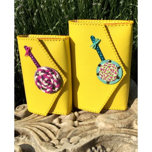 https://www.carmenittta.ro/uploads/products/2022W23/handmade-yellow-leather-bag-with-a-turquoise-handmade-leather-lollypop-carmenittta-0201-gallery-1-500x500.jpg