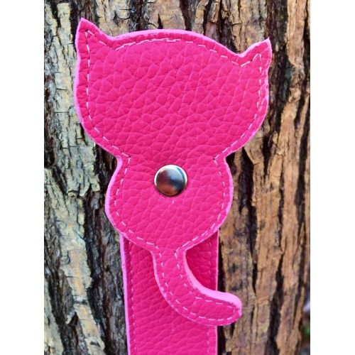 https://www.carmenittta.ro/uploads/products/2023W04/pink-leather-cat-handmade-bookmark-0244-gallery-1-500x500.jpg